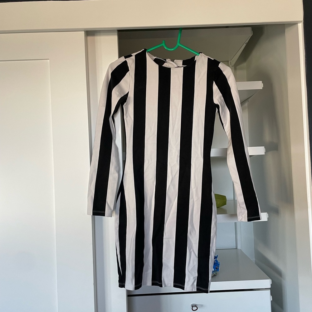 MOVE OUT SALE! H&M striped Bodycon long sleeve dress